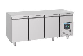 700 REFRIGERATED COUNTER 3 DOORS