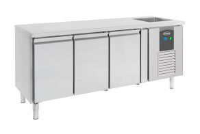 700 REFRIGERATED COUNTER SINK 3 DOORS