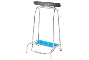 PEDAL CONTROLLED TRASH BAG HOLDER
