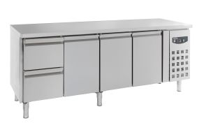 700 REFRIGERATED COUNTER 3 DOORS AND 2 DRAWERS